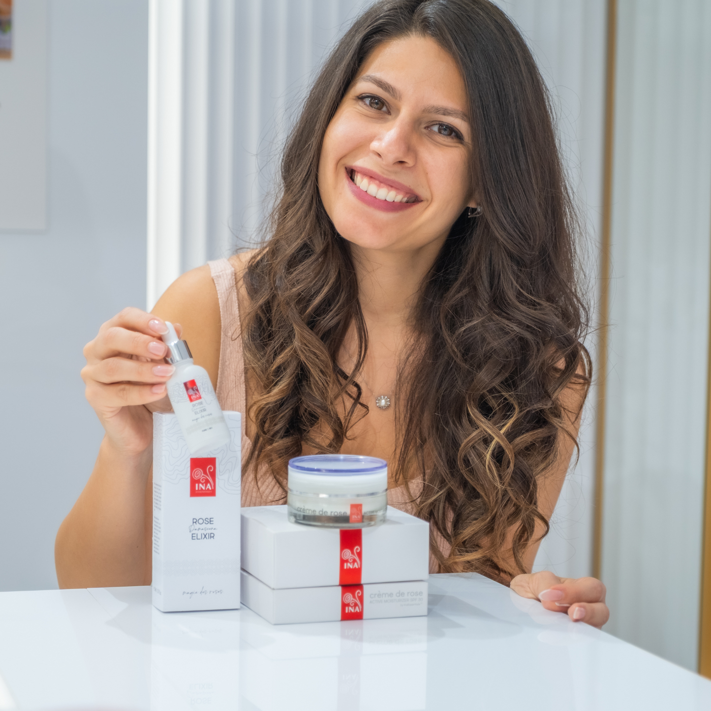 Acquista 2 Sieri Anti-Età per il Viso e ricevi 1 Crema Idratante Attiva in Omaggio