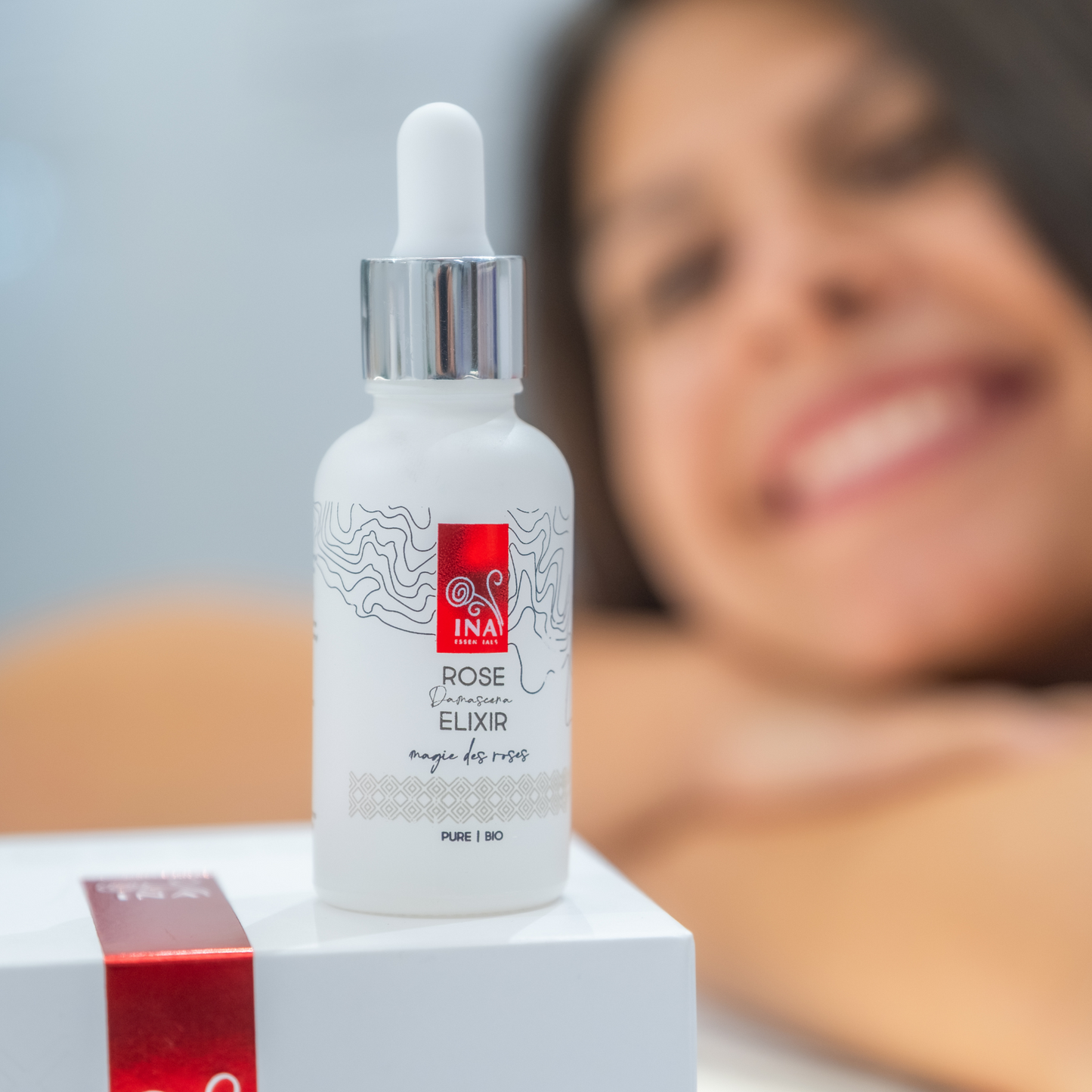 Acquista 2 Sieri Anti-Età per il Viso e ricevi 1 Crema Idratante Attiva in Omaggio