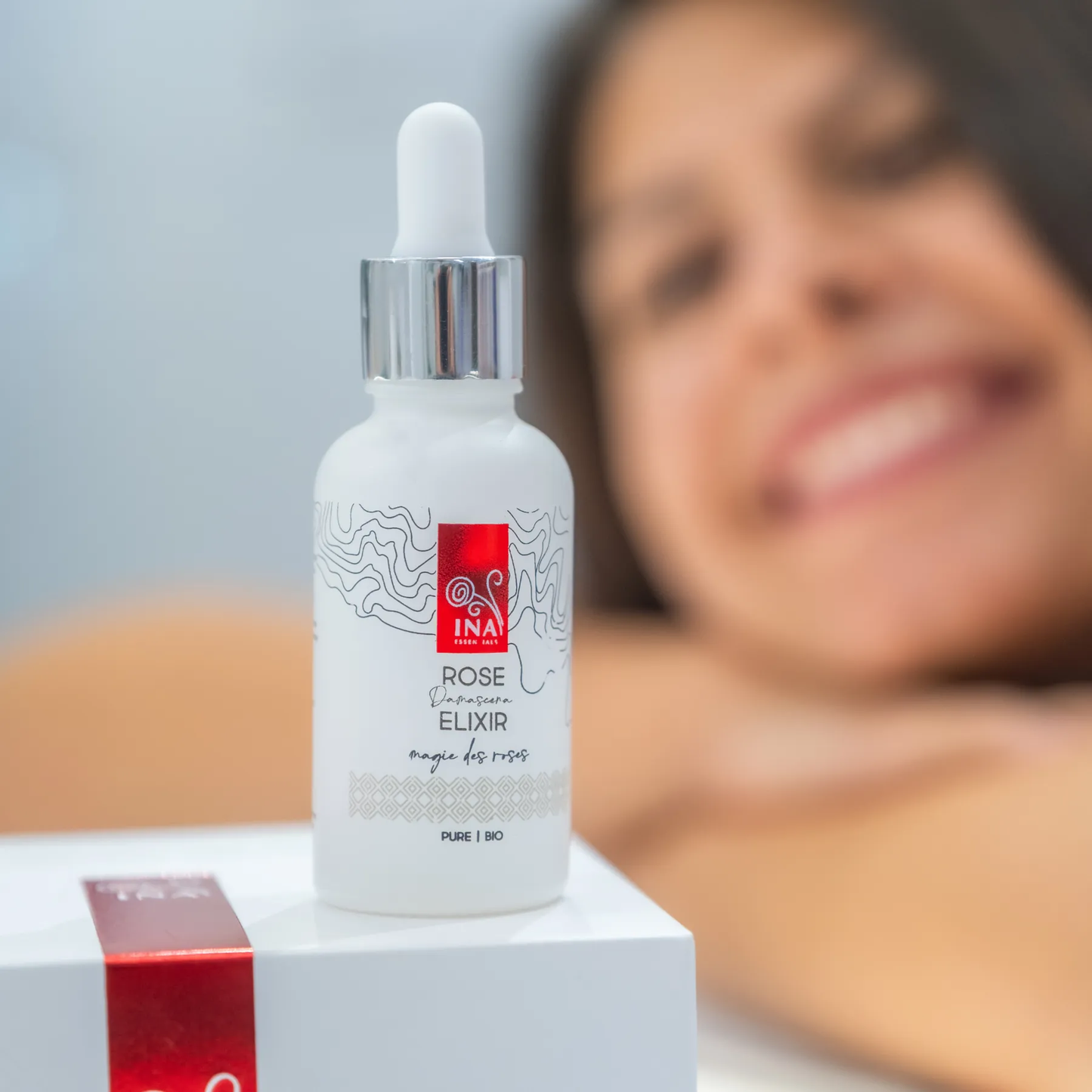 Acquista 2 Creme Idratanti Attive e ricevi 1 Siero Anti-Età per il Viso in Omaggio