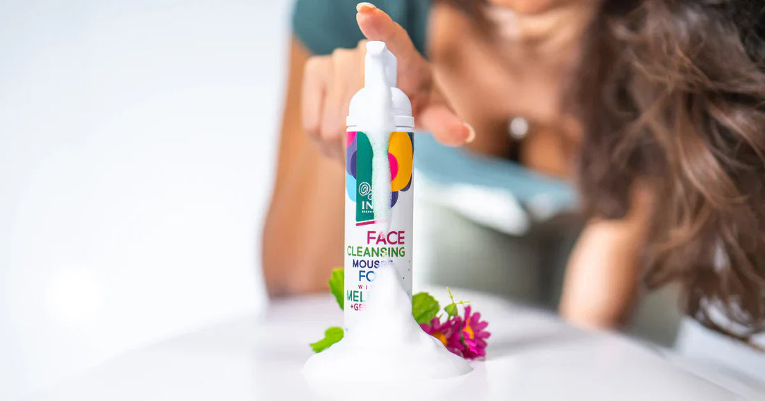 Schiuma Detergente Viso Naturale con Melissa Biologica - Cura quotidiana senza secchezza