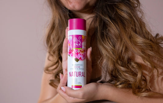 Shampoo-magico-alla-rosa-per-capelli-secchi-e-danneggiati