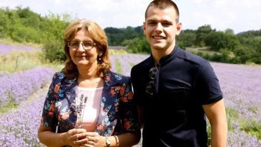 Come un Marchio Familiare ha Creato una Soluzione Naturale per l'Acne con queste erbe magiche.