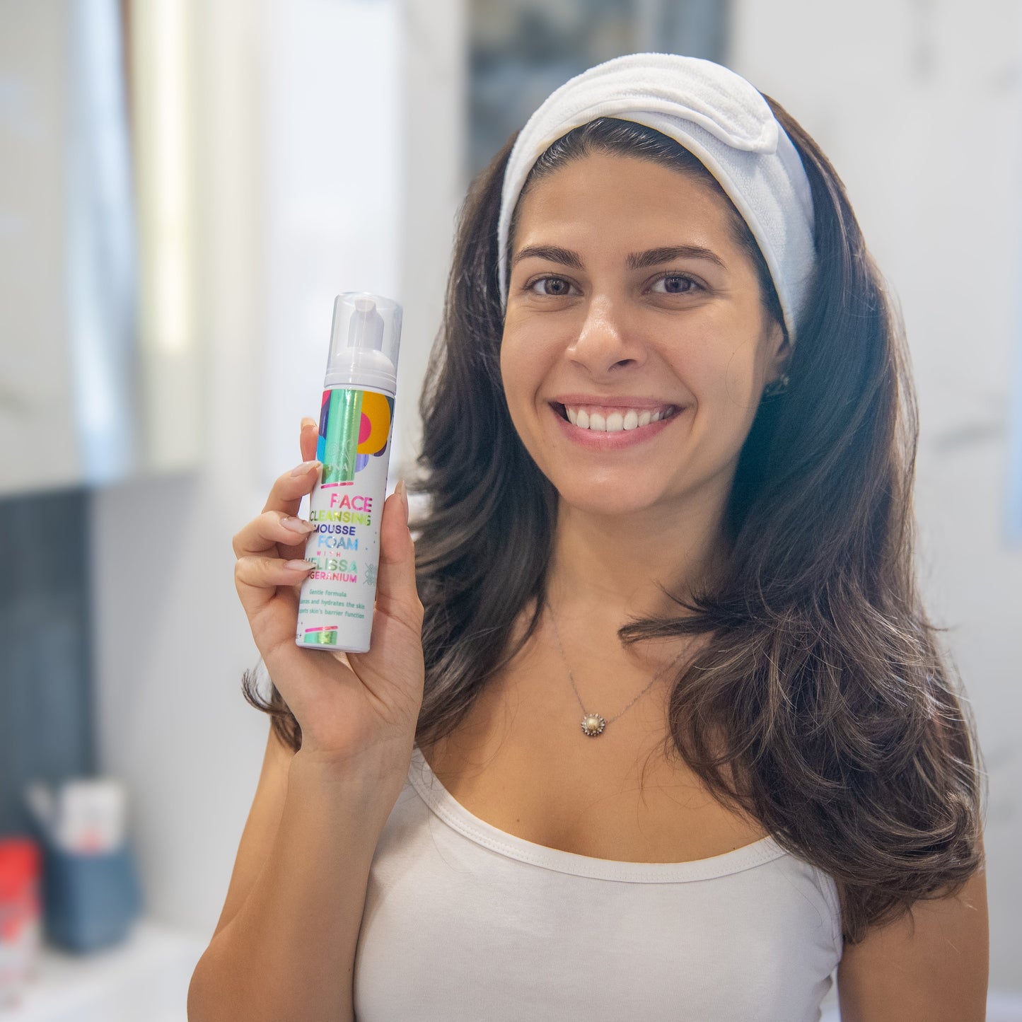 ACCESSO SPECIALE Schiuma Detergente Naturale per il Viso con Melissa e Geranio - per tutti i tipi di pelle