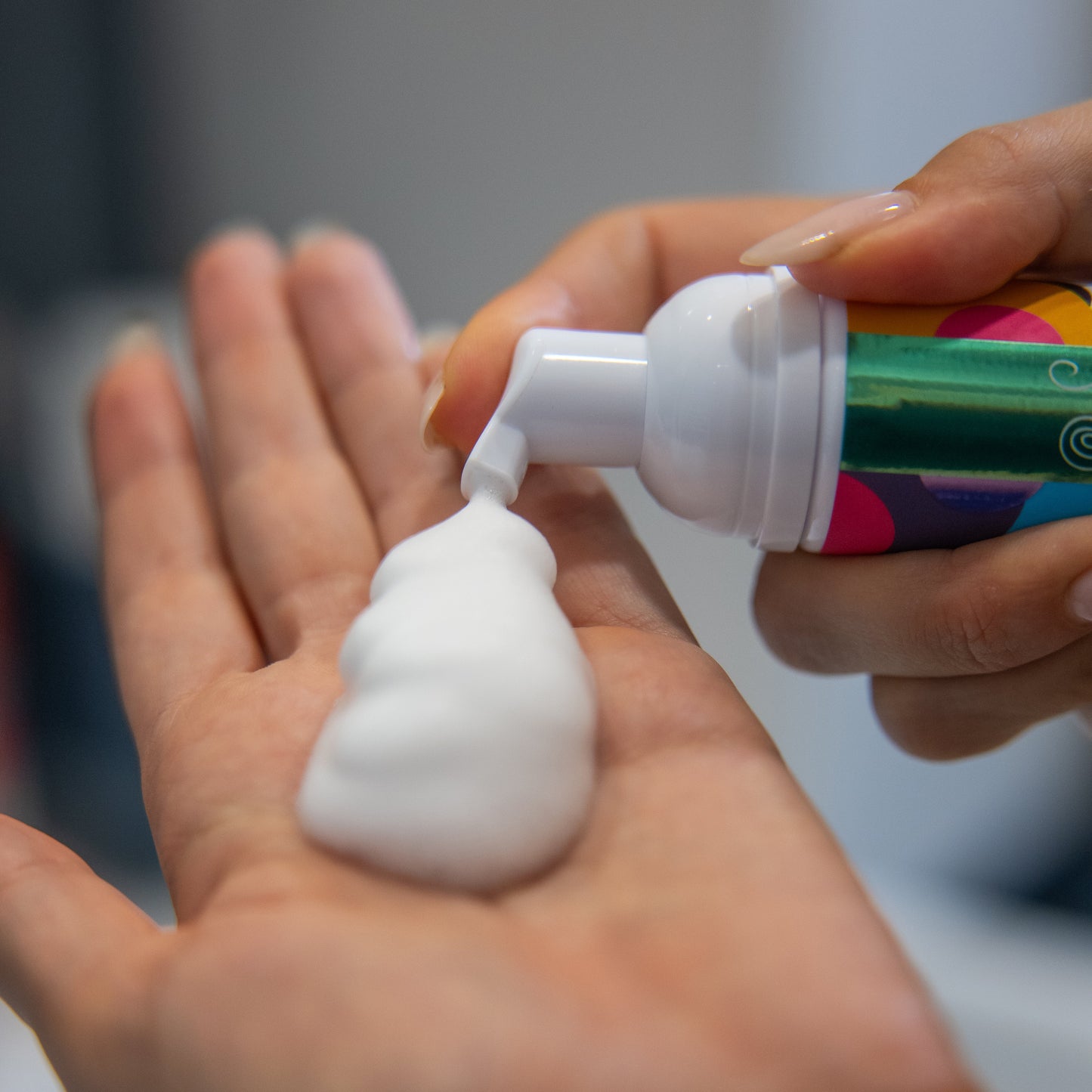 ACCESSO SPECIALE Schiuma Detergente Naturale per il Viso con Melissa e Geranio - per tutti i tipi di pelle