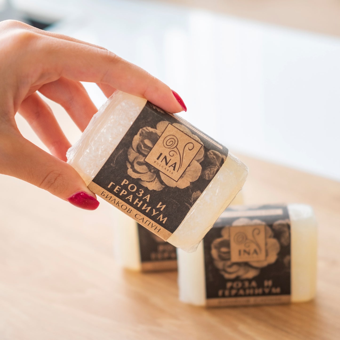 + Regalo Sapone Naturale alle Erbe con Olio di Rosa Damascena e Geranio - azione nutriente